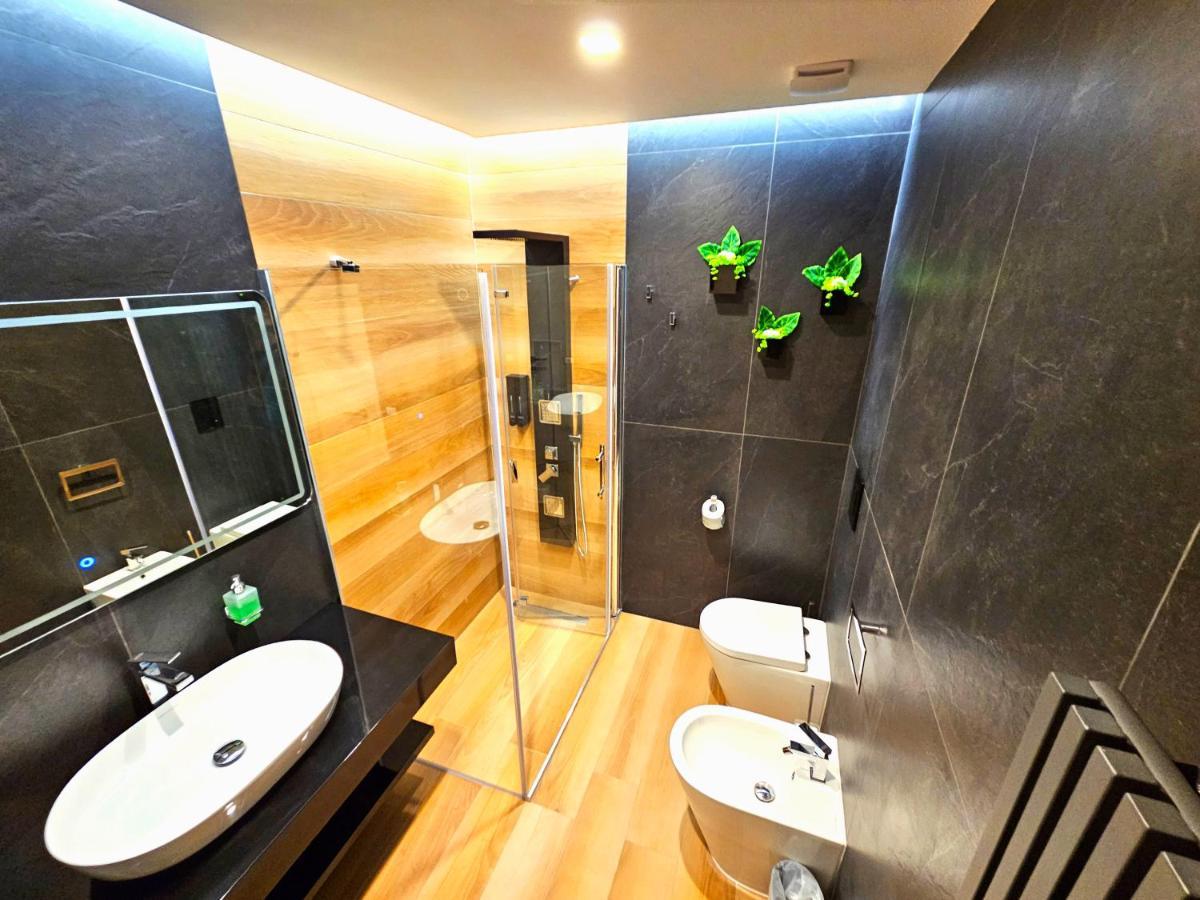 Trilogy Prestige - Central Premium Suites Lecce Esterno foto