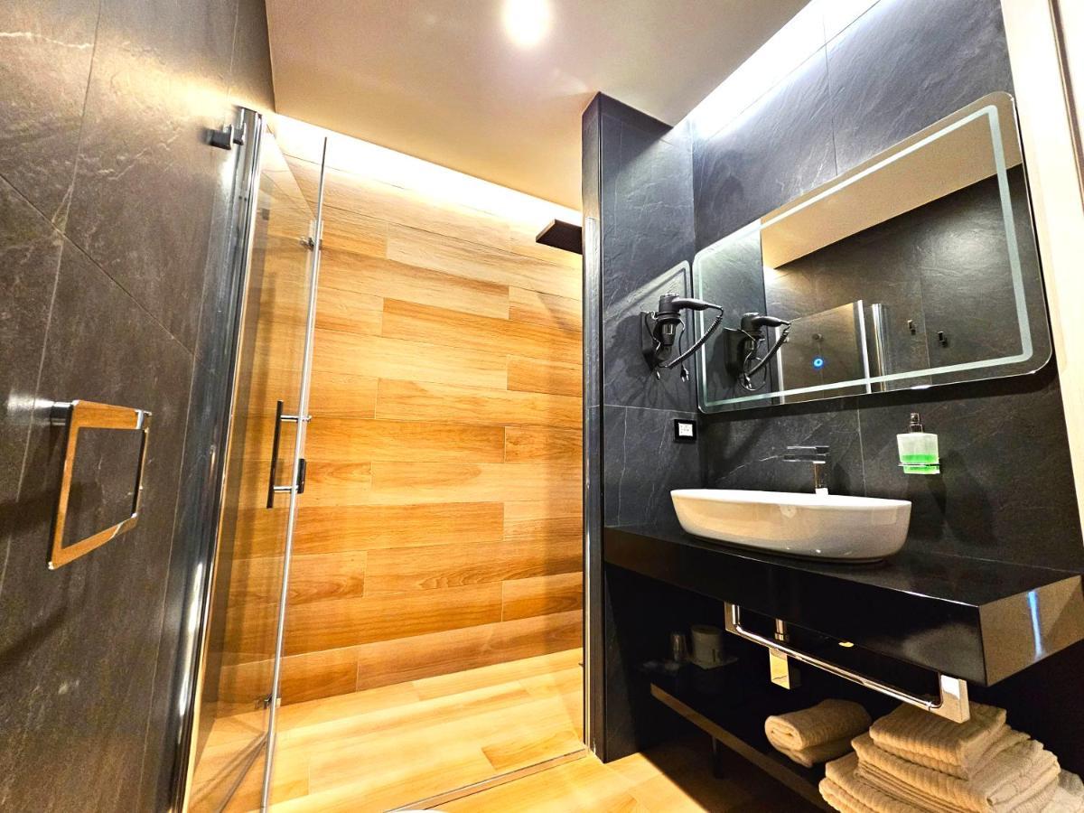 Trilogy Prestige - Central Premium Suites Lecce Esterno foto
