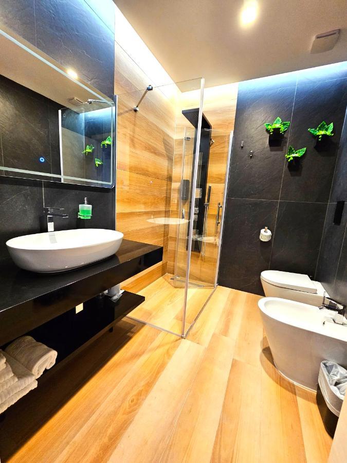 Trilogy Prestige - Central Premium Suites Lecce Esterno foto