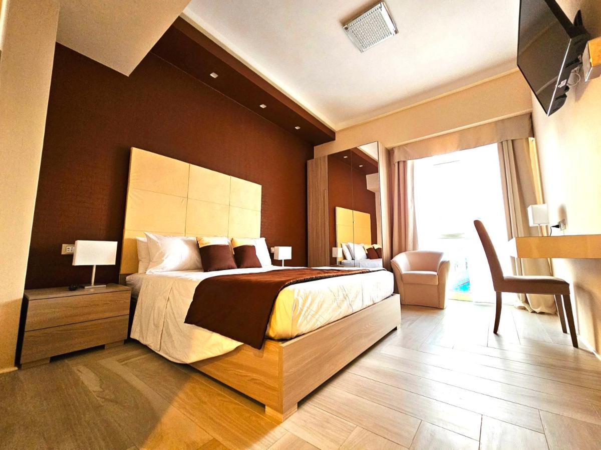Trilogy Prestige - Central Premium Suites Lecce Esterno foto